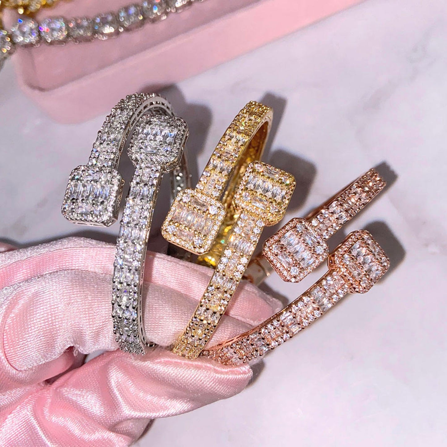 DOUBLE HEART BAGUETTE BANGLE